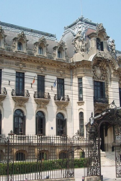 Sediul de la București al muzeului - Palatul Cantacuzino - se închide